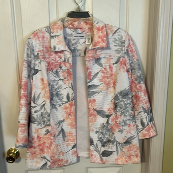 Alfred Dunner pink and gray Women's pants suit. Size 18/16/XL. - Picture 3 of 16